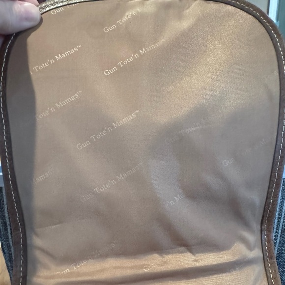 Gun Tote’n Mama Distressed Leather Crossbody Concealed Carry Purse - Picture 3 of 9